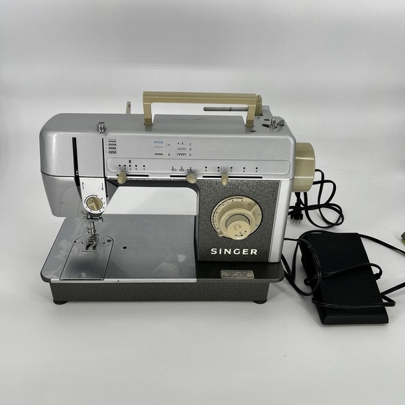 Singer Commercial Grade Sewing Machine Model CG-500 C comes w/ Pedal And Manual